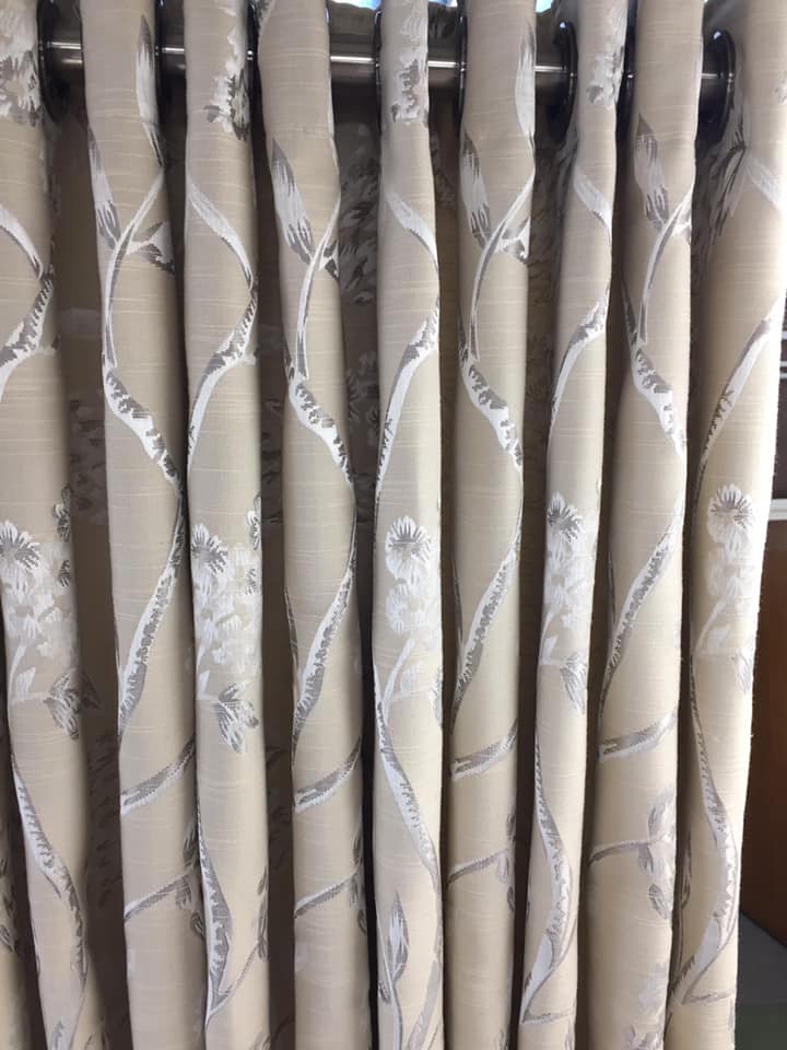 60550963_2159371094190488_1697904639166382080_n (1) Cream curtains with plant patterns